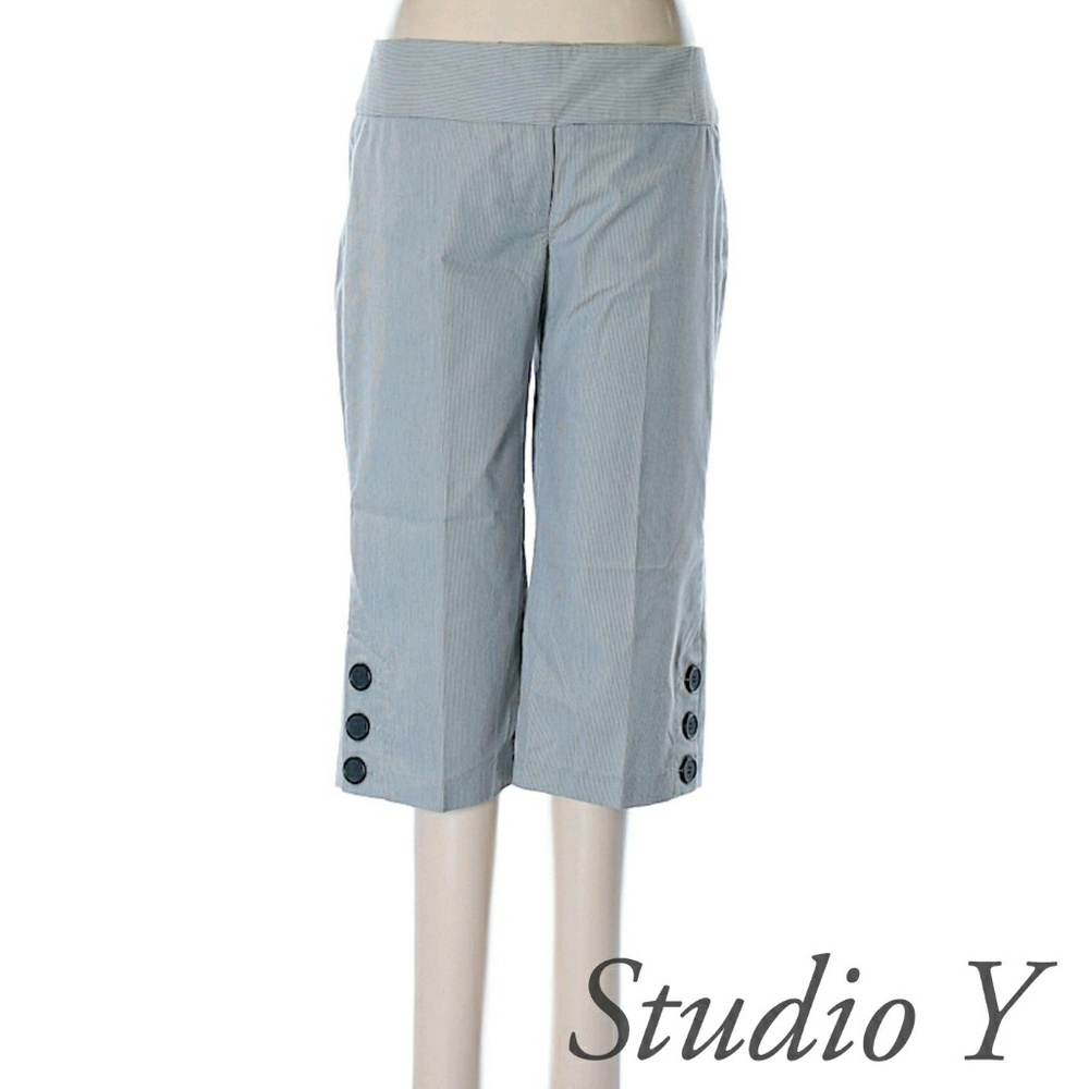 Studio Y •Capris Pants •Pinstripe •Size 6 •NWOT